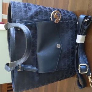 Michael kors purse NWOT strap included. Black